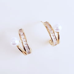 #Brinco meia argola com zircônias  pérola shell  1 - banhado a ouro  