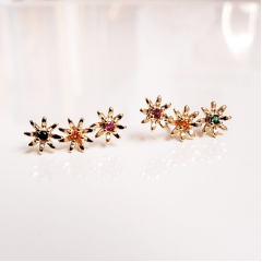 *Brinco mini-earcuff de flores com zircônias coloridas - banhado a ouro 