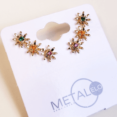 *Brinco mini-earcuff de flores com zircônias coloridas - banhado a ouro 