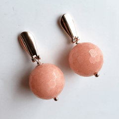 Brinco pedra natural Jade rosa  - banhado a ouro   