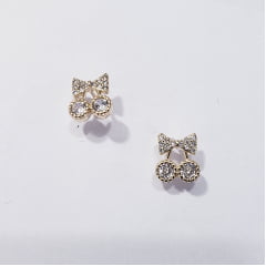 *Brinco pequena com zircônias 5- banhado a ouro -