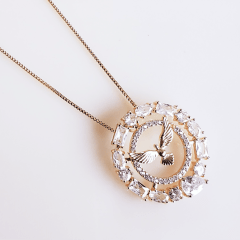 #Colar com pingente o espírito santo zircônias - banhado a ouro 