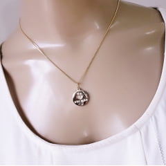 #colar curto com medalha em homenagem as mães - banhado a ouro