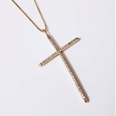 #colar curto com pingente de cruz com zircônias - banhado a ouro 
