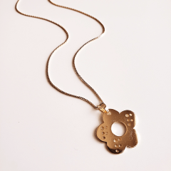 colar curto com pingente flor - banhado a ouro