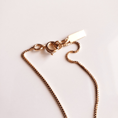 colar curto com pingente flor - banhado a ouro