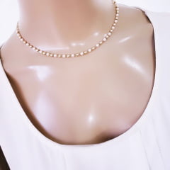 #Colar curto de pérolas com bolinhas de metal- banhado a ouro 