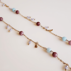 Colar longo e delicado com pedras naturais e cristais multicolor - banhado a ouro  