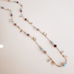 Colar longo e delicado com pedras naturais e cristais multicolor - banhado a ouro  