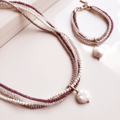 1-Colar modelo Eloísa - de cristais e pérolas - cor marsala  - banhado a ouro 