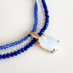 Colar modelo Luana - de cristais azuis com pedra da lua - banhado a ouro    