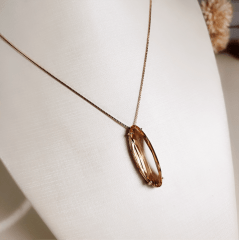 Colar Ohana- cristal oval pêssego morganita -banhado a ouro  