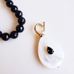 #Conjunto colar + brinco de pedra natural preto ônix e madrepéola - banhado a ouro