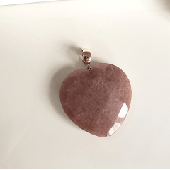 Pingente de coração em quartzo nude - 4cm