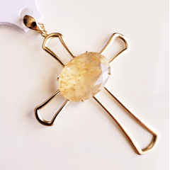 Pingente de cruz com cristal rutilo - banhado a ouro