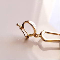 Pingente de cruz com cristal rutilo - banhado a ouro