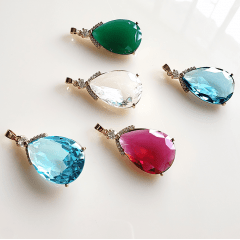 Pingente gota de cristal azul aqua e zircônias - banhado a ouro  