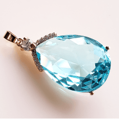 Pingente gota de cristal azul aqua e zircônias - banhado a ouro  
