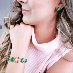 Conjunto de cristais verde esmeralda  - pulseira modelo Daiana+ brinco  - banhada a ouro   