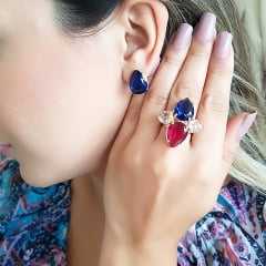Sugestão de conjunto: anel multicolor e brinco cristal azul safira