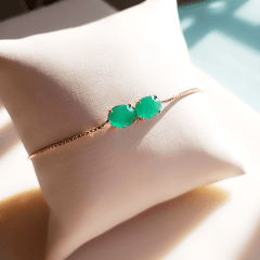 *Conjunto de pulseira e brinco com cristais verde esmeralda - banhado a ouro