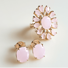 Conjunto anel e brinco de cristais rosa leitoso - modelo Kiara - banhado a ouro