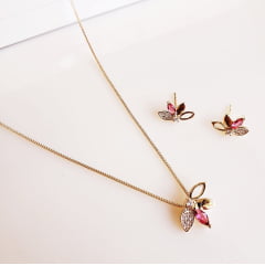 Conjunto colar + brinco com cristais rosa turmalina e zircônias (flor)- banhado a ouro 