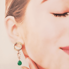 *Conjunto colar + brinco com cristais verde e rosa morganita- banhado a ouro  