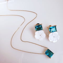 #Conjunto colar + brinco com cristal verde turmalina e madre pérola - banhado a ouro