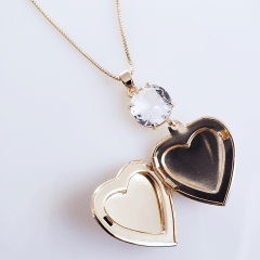 #Conjunto colar + brinco com cristal white e relicário - banhado a ouro    