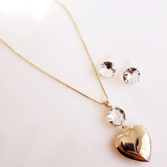 #Conjunto colar + brinco com cristal white e relicário - banhado a ouro    