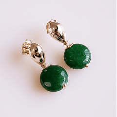 Conjunto de pedras naturais quartzo verde -  colar e brinco -  banhado a ouro 