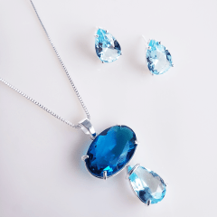 Conjunto colar + brinco - com cristais azul aqua e azul safira - banhado a prata